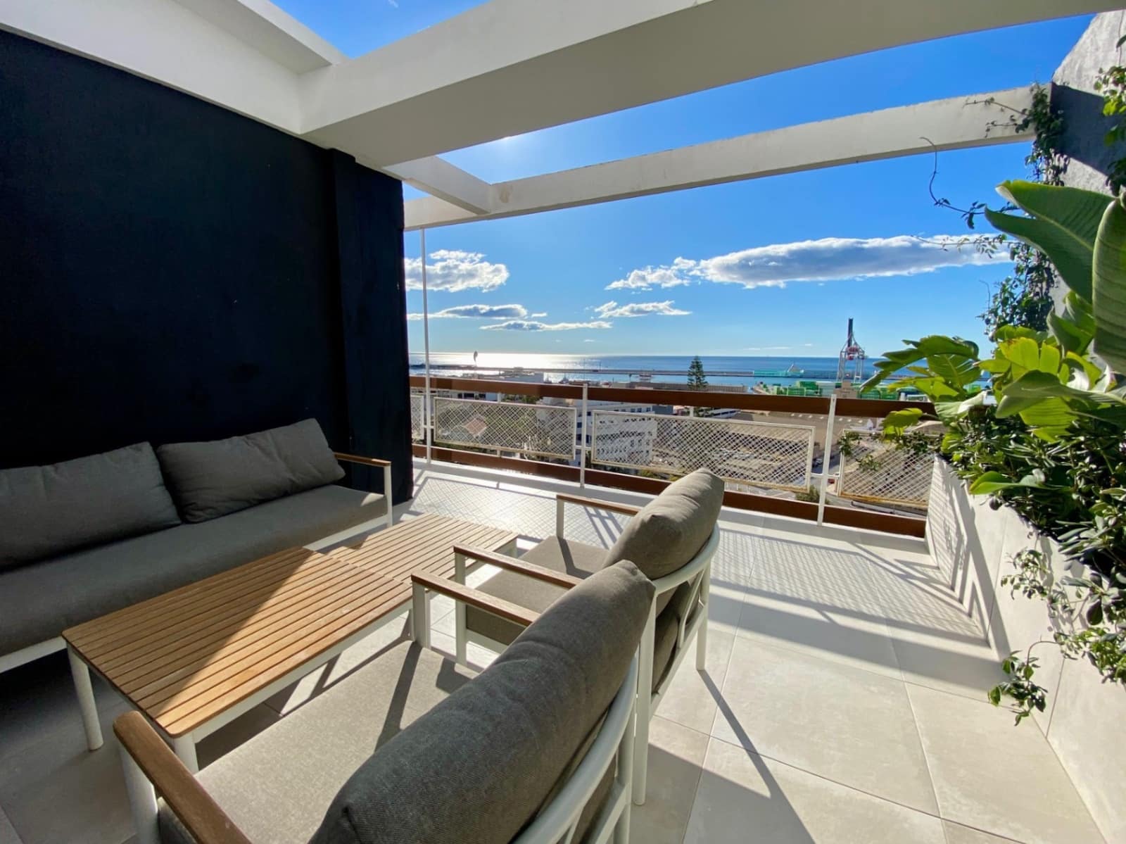 4 bedroom Apartment for sale in Alicante / Alacant city with garage - € 850,000 (Ref: 9459573)