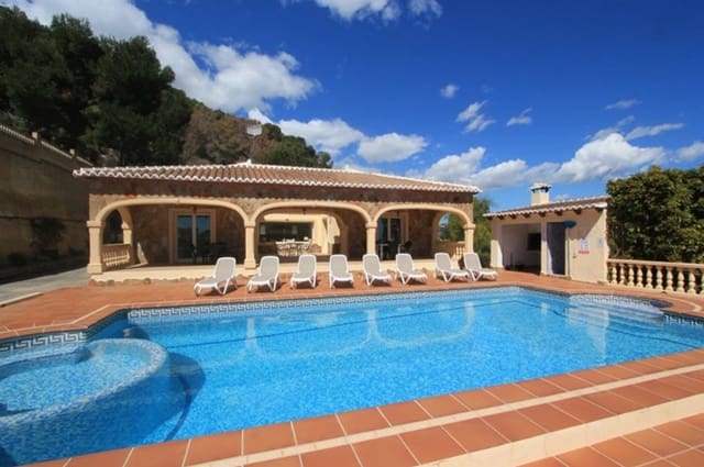 4 bedroom Villa for sale in Calpe / Calp with pool garage - € 670,000 (Ref: 9459576)