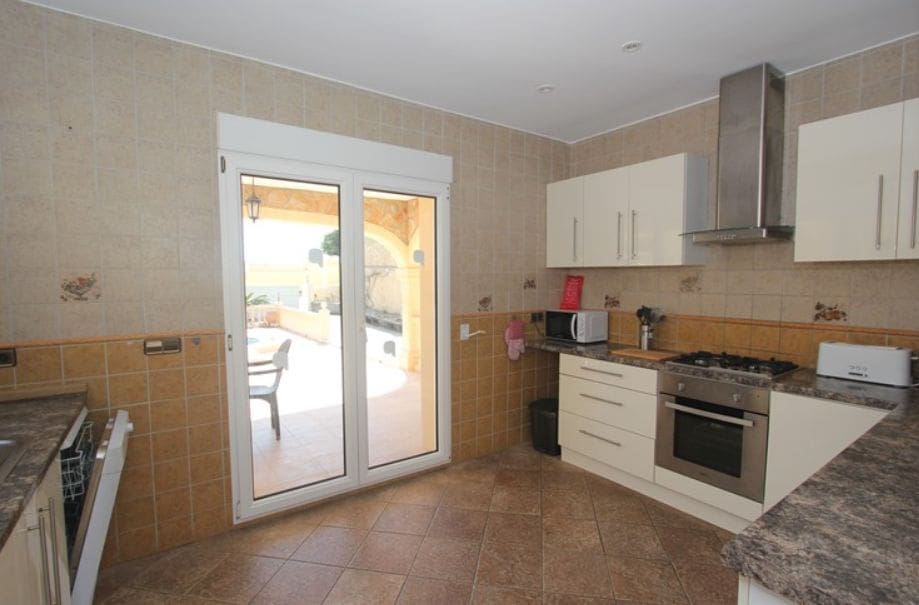 4 bedroom Villa for sale in Calpe / Calp with pool garage - € 670,000 (Ref: 9459576)