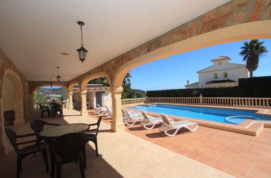 4 bedroom Villa for sale in Calpe / Calp with pool garage - € 670,000 (Ref: 9459576)