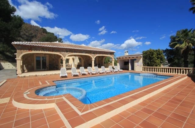 4 bedroom Villa for sale in Calpe / Calp with pool garage - € 670,000 (Ref: 9459576)