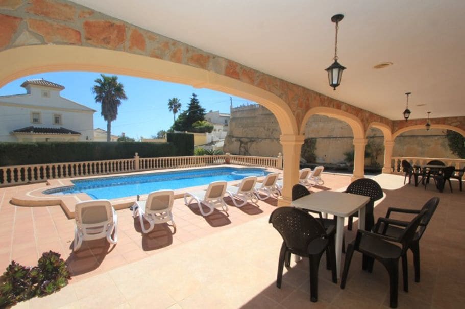 4 bedroom Villa for sale in Calpe / Calp with pool garage - € 670,000 (Ref: 9459576)
