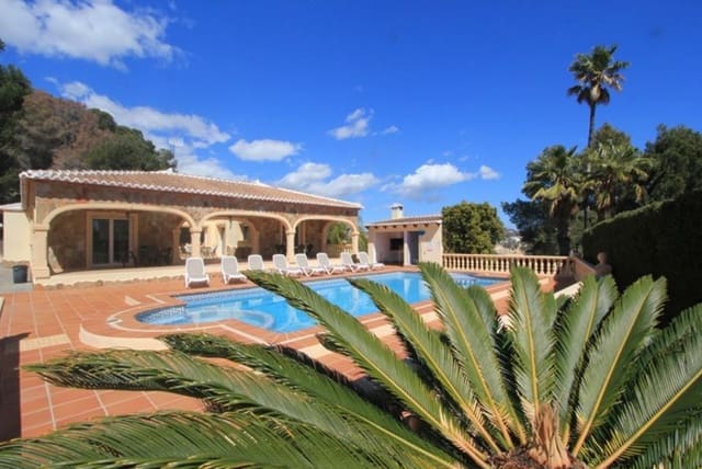 4 bedroom Villa for sale in Calpe / Calp with pool garage - € 670,000 (Ref: 9459576)