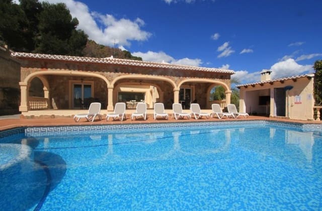 4 bedroom Villa for sale in Calpe / Calp with pool garage - € 670,000 (Ref: 9459576)