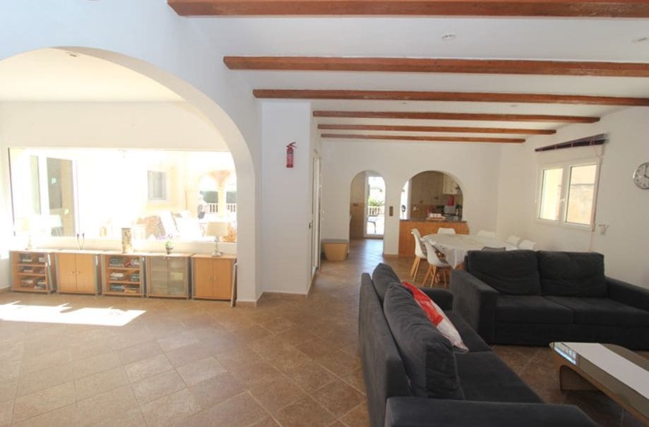 4 bedroom Villa for sale in Calpe / Calp with pool garage - € 670,000 (Ref: 9459576)