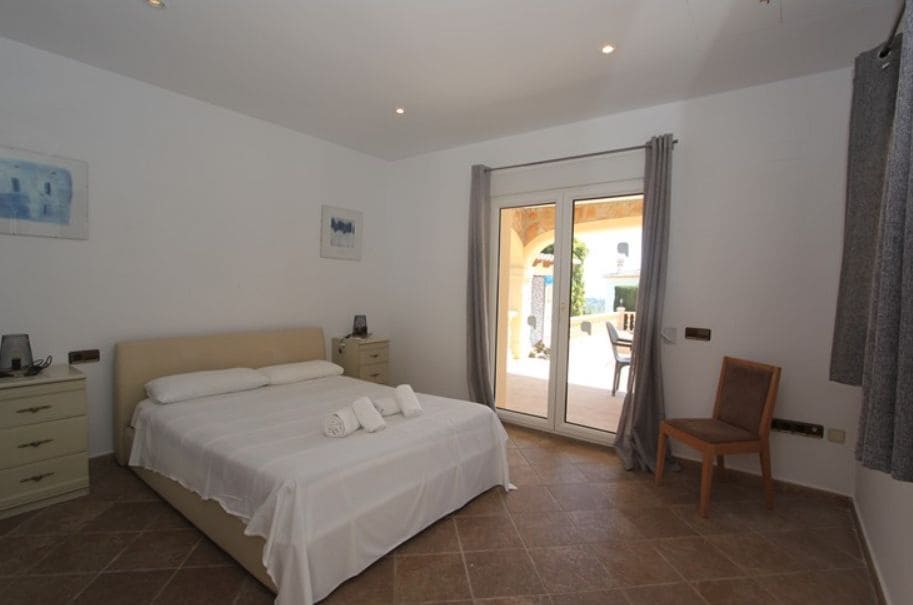 4 bedroom Villa for sale in Calpe / Calp with pool garage - € 670,000 (Ref: 9459576)