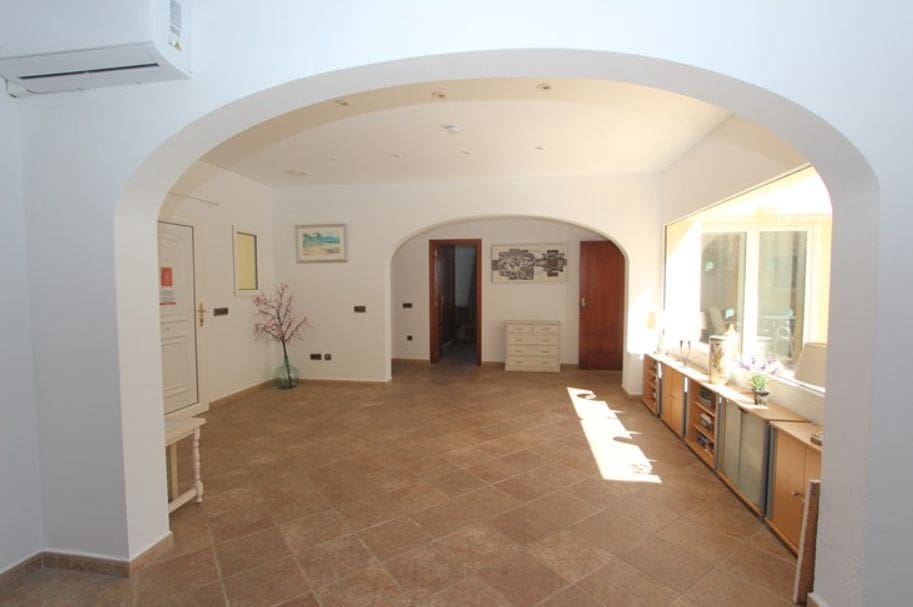 4 bedroom Villa for sale in Calpe / Calp with pool garage - € 670,000 (Ref: 9459576)