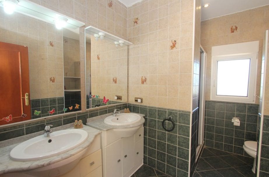 4 bedroom Villa for sale in Calpe / Calp with pool garage - € 670,000 (Ref: 9459576)