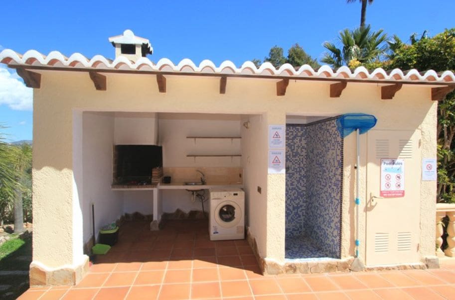 4 bedroom Villa for sale in Calpe / Calp with pool garage - € 670,000 (Ref: 9459576)