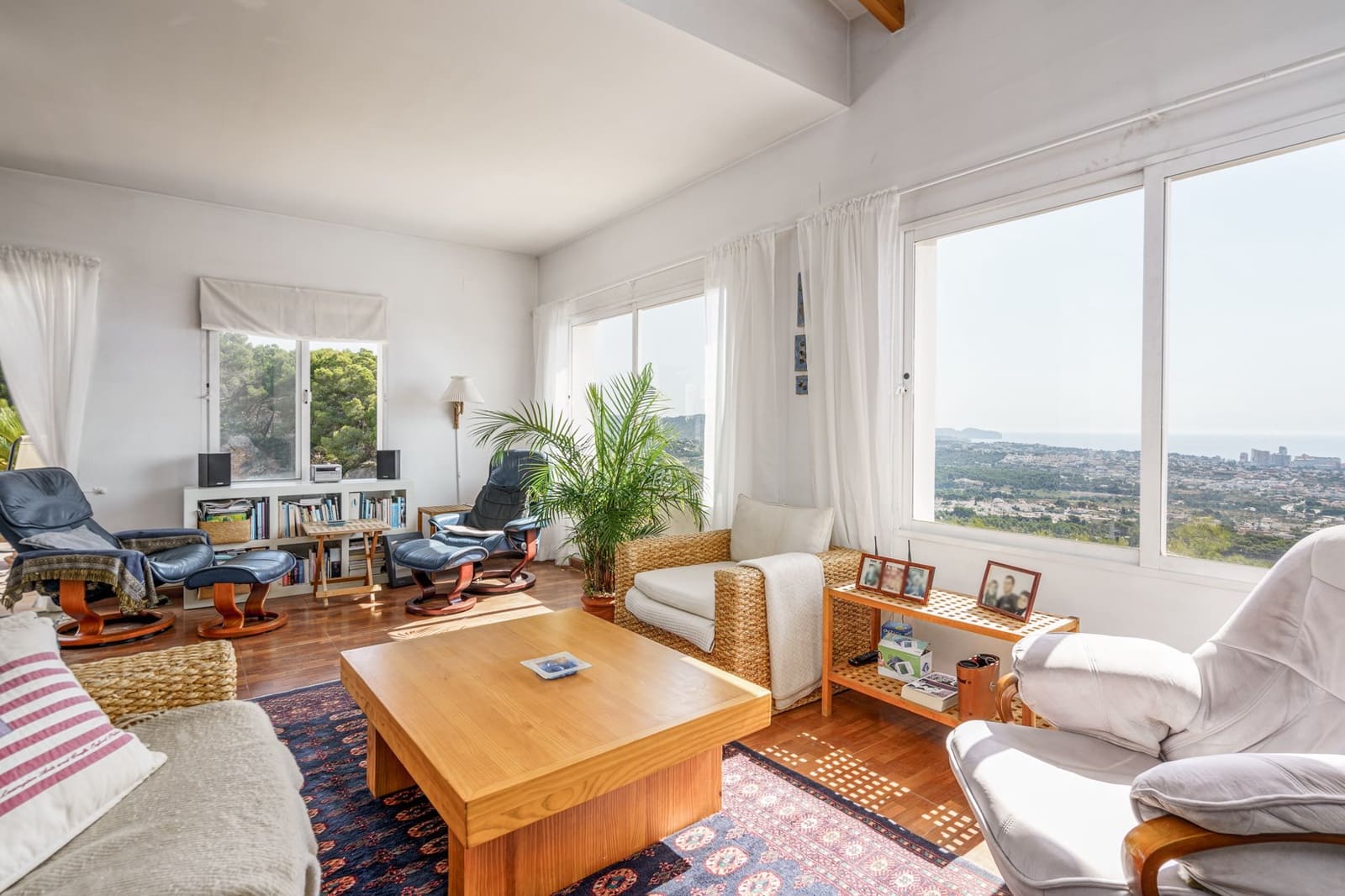 6 bedroom Villa for sale in Calpe / Calp with pool garage - € 795,000 (Ref: 9459577)