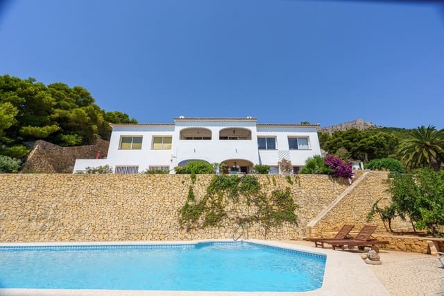 6 bedroom Villa for sale in Calpe / Calp with pool garage - € 795,000 (Ref: 9459577)