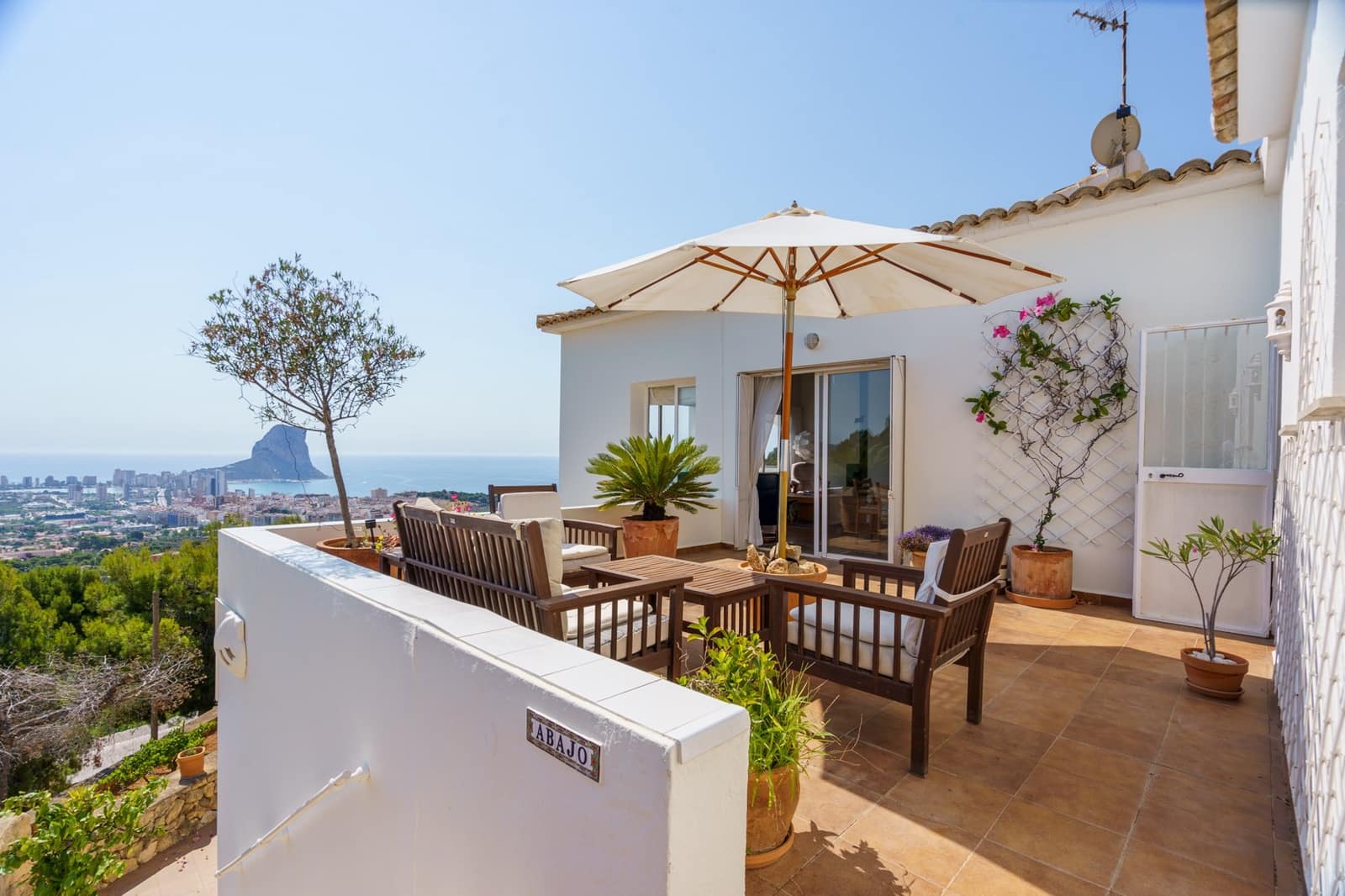 6 bedroom Villa for sale in Calpe / Calp with pool garage - € 795,000 (Ref: 9459577)