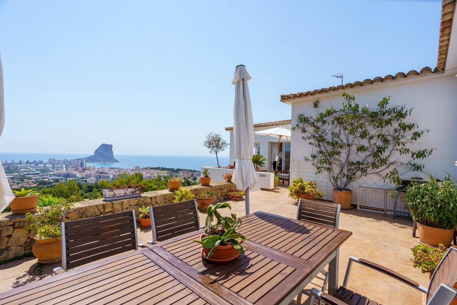 6 bedroom Villa for sale in Calpe / Calp with pool garage - € 795,000 (Ref: 9459577)