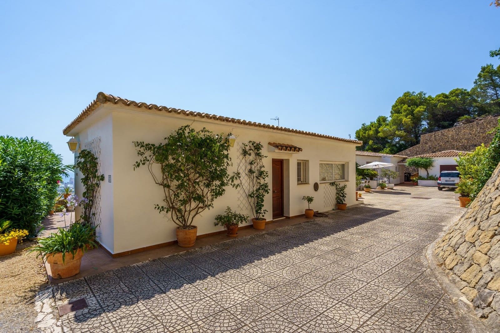 6 bedroom Villa for sale in Calpe / Calp with pool garage - € 795,000 (Ref: 9459577)