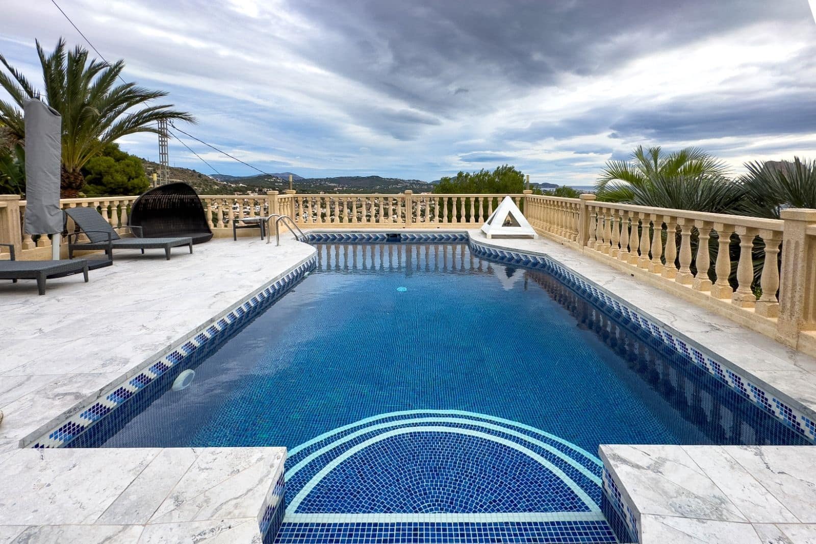 5 bedroom Villa for sale in Calpe / Calp with pool garage - € 680,000 (Ref: 9459578)