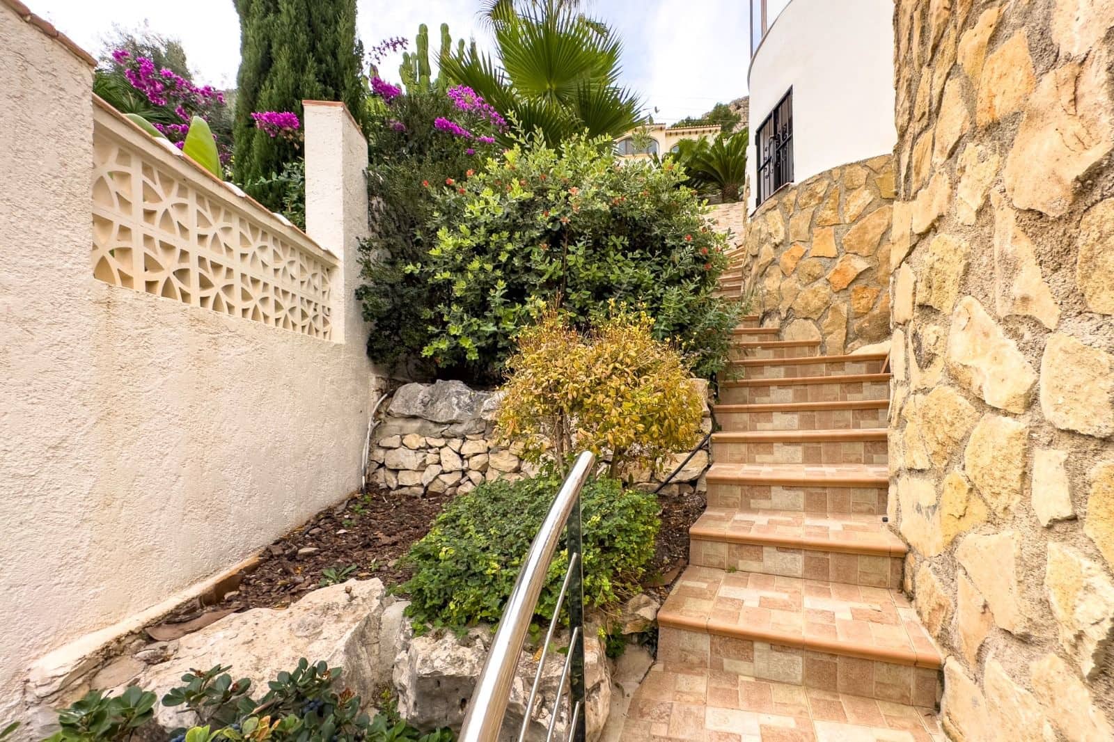 5 bedroom Villa for sale in Calpe / Calp with pool garage - € 680,000 (Ref: 9459578)