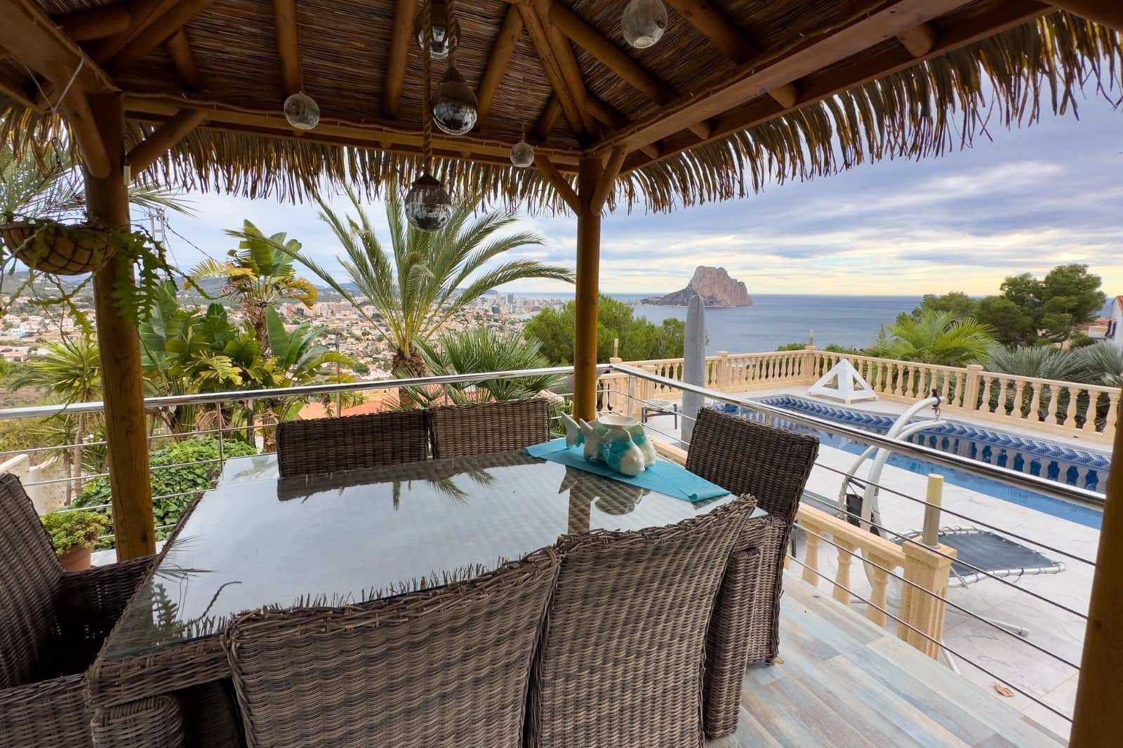 5 bedroom Villa for sale in Calpe / Calp with pool garage - € 680,000 (Ref: 9459578)