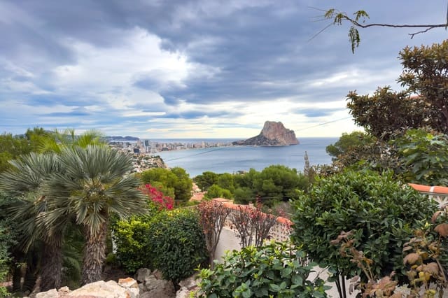 5 bedroom Villa for sale in Calpe / Calp with pool garage - € 680,000 (Ref: 9459578)