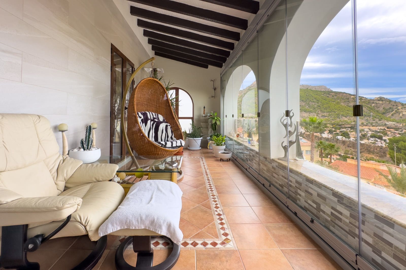 5 bedroom Villa for sale in Calpe / Calp with pool garage - € 680,000 (Ref: 9459578)