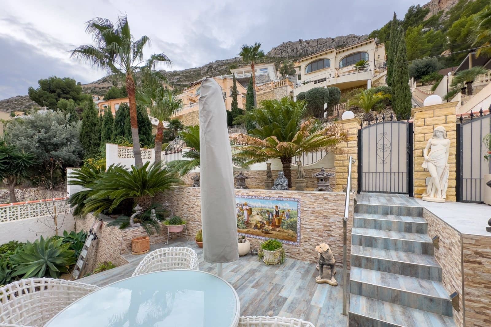 5 bedroom Villa for sale in Calpe / Calp with pool garage - € 680,000 (Ref: 9459578)