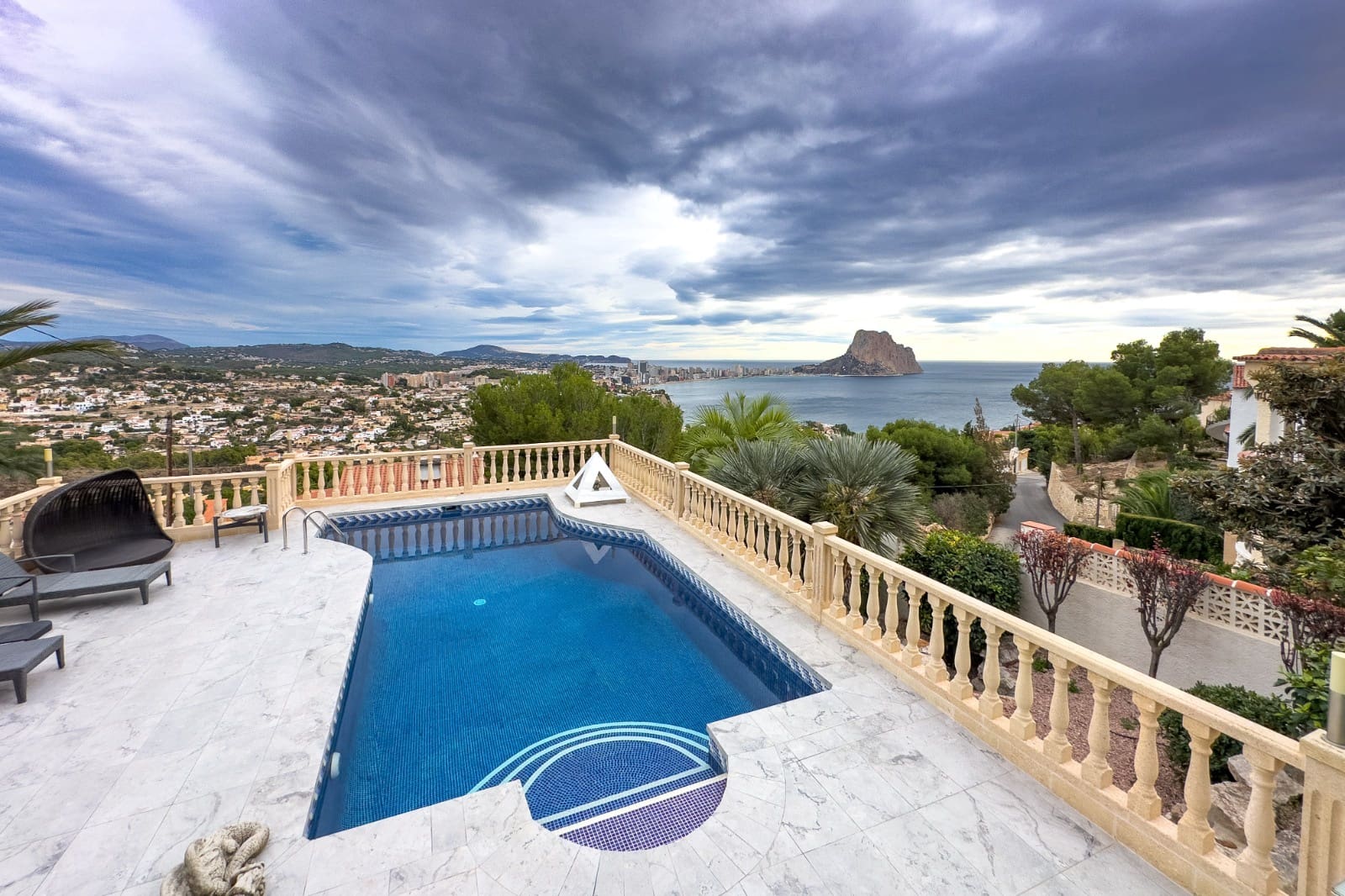 5 bedroom Villa for sale in Calpe / Calp with pool garage - € 680,000 (Ref: 9459578)