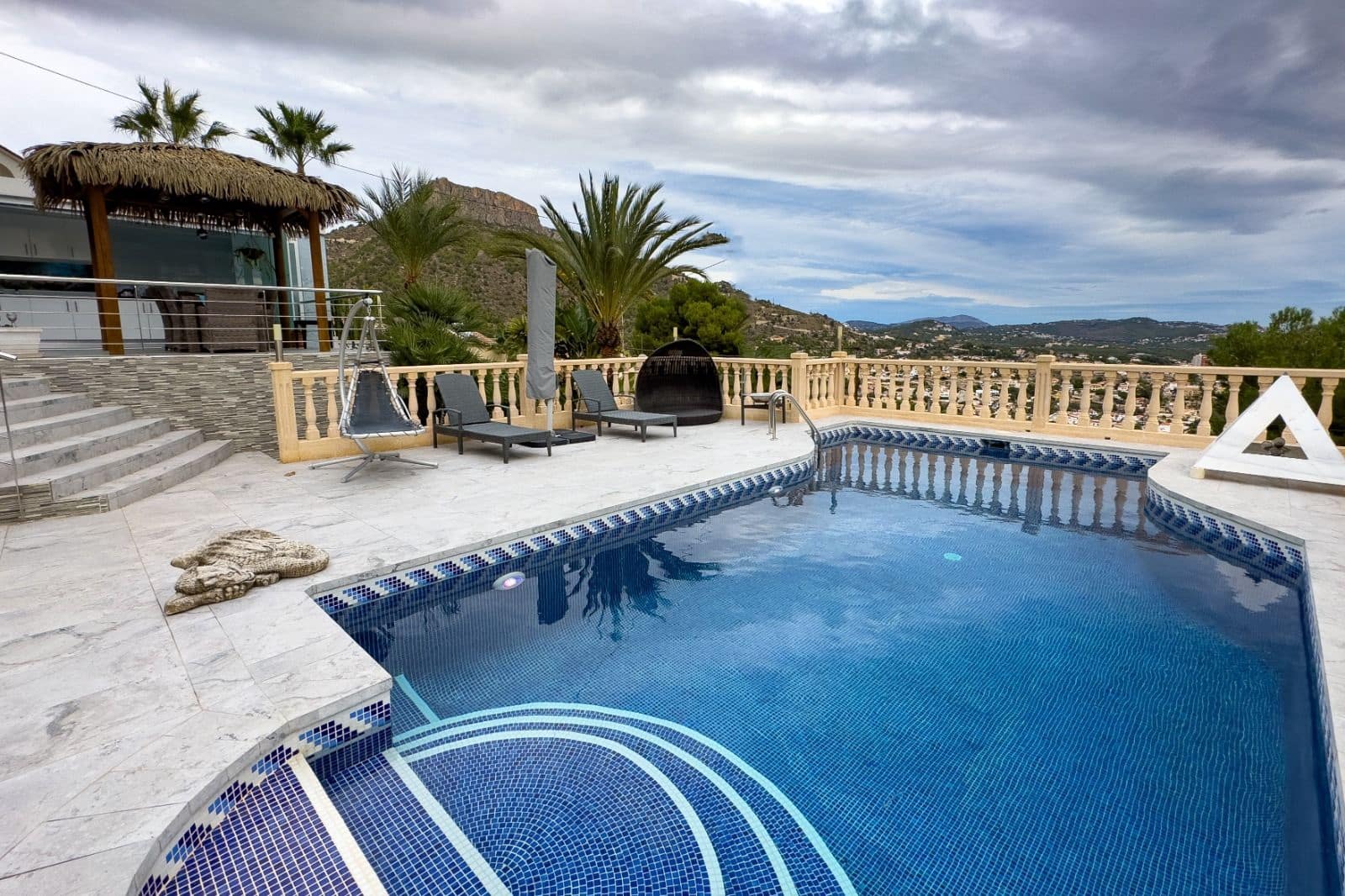 5 bedroom Villa for sale in Calpe / Calp with pool garage - € 680,000 (Ref: 9459578)