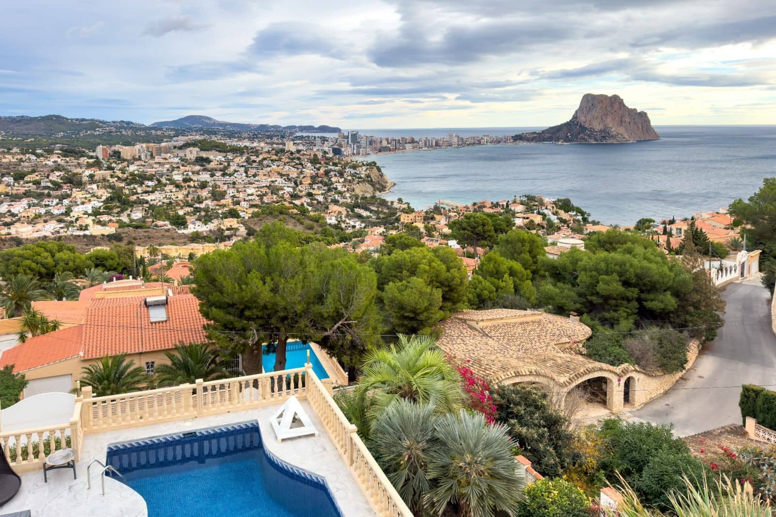 5 bedroom Villa for sale in Calpe / Calp with pool garage - € 680,000 (Ref: 9459578)