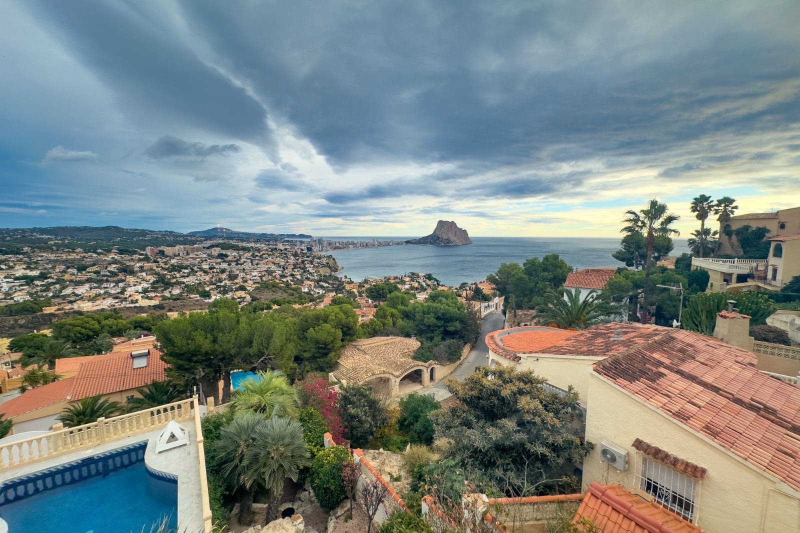 5 bedroom Villa for sale in Calpe / Calp with pool garage - € 680,000 (Ref: 9459578)