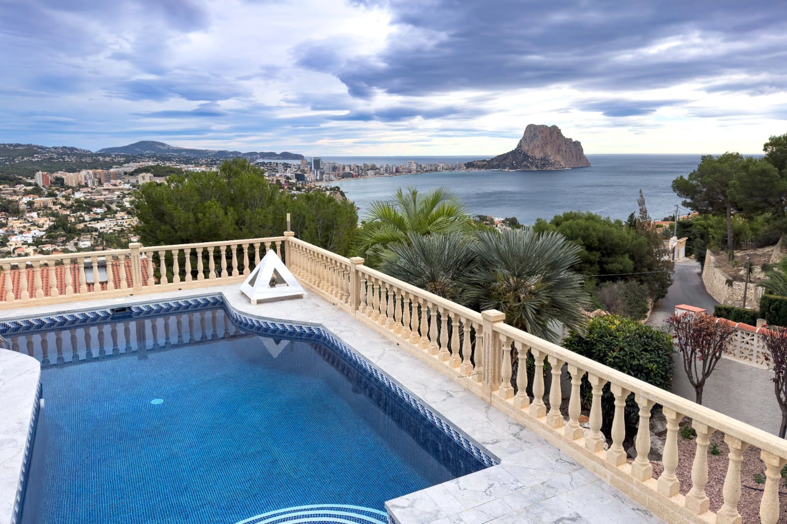 5 bedroom Villa for sale in Calpe / Calp with pool garage - € 680,000 (Ref: 9459578)
