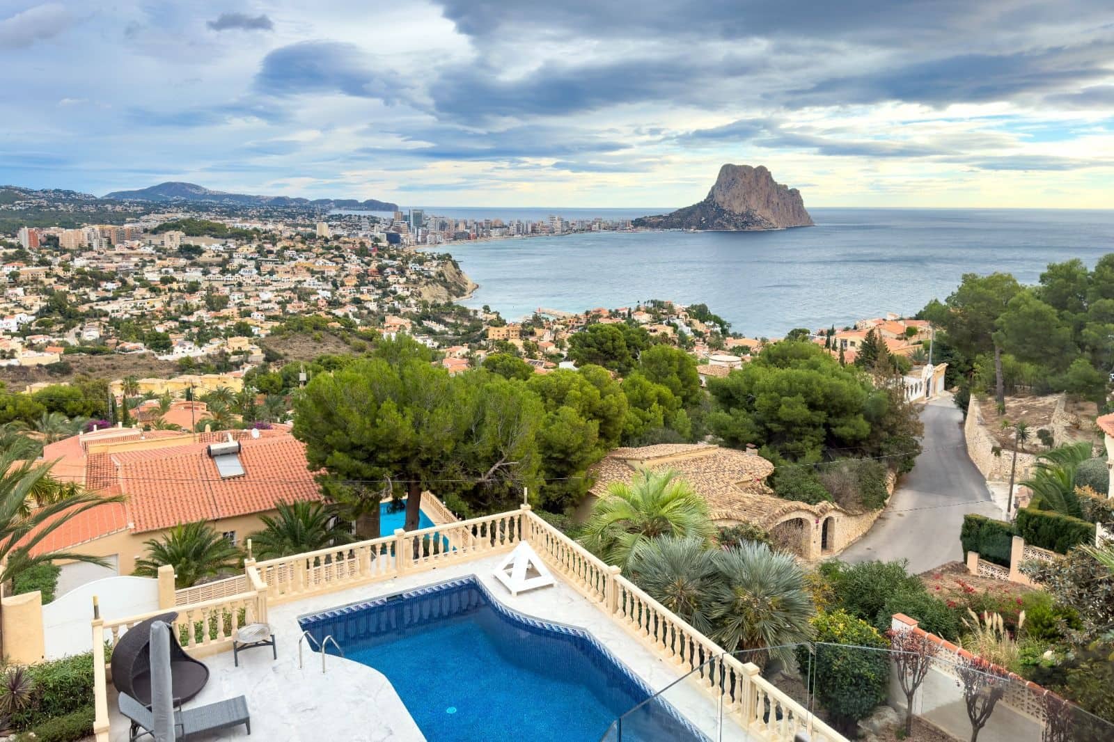5 bedroom Villa for sale in Calpe / Calp with pool garage - € 680,000 (Ref: 9459578)