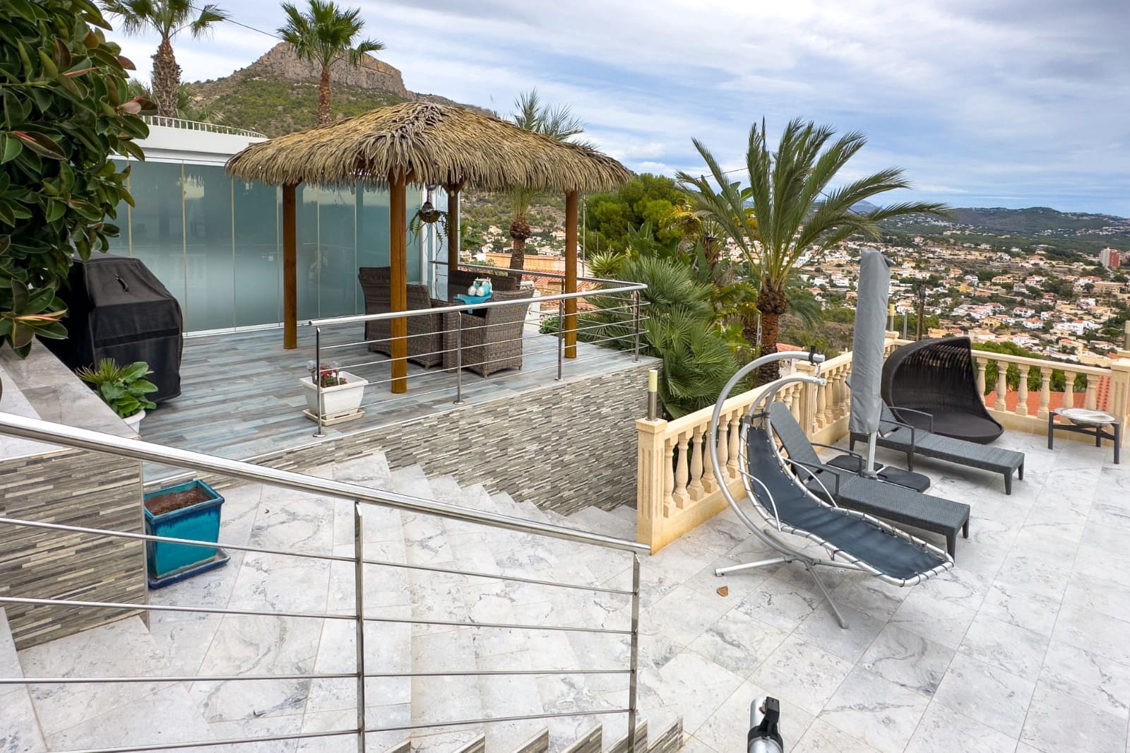 5 bedroom Villa for sale in Calpe / Calp with pool garage - € 680,000 (Ref: 9459578)