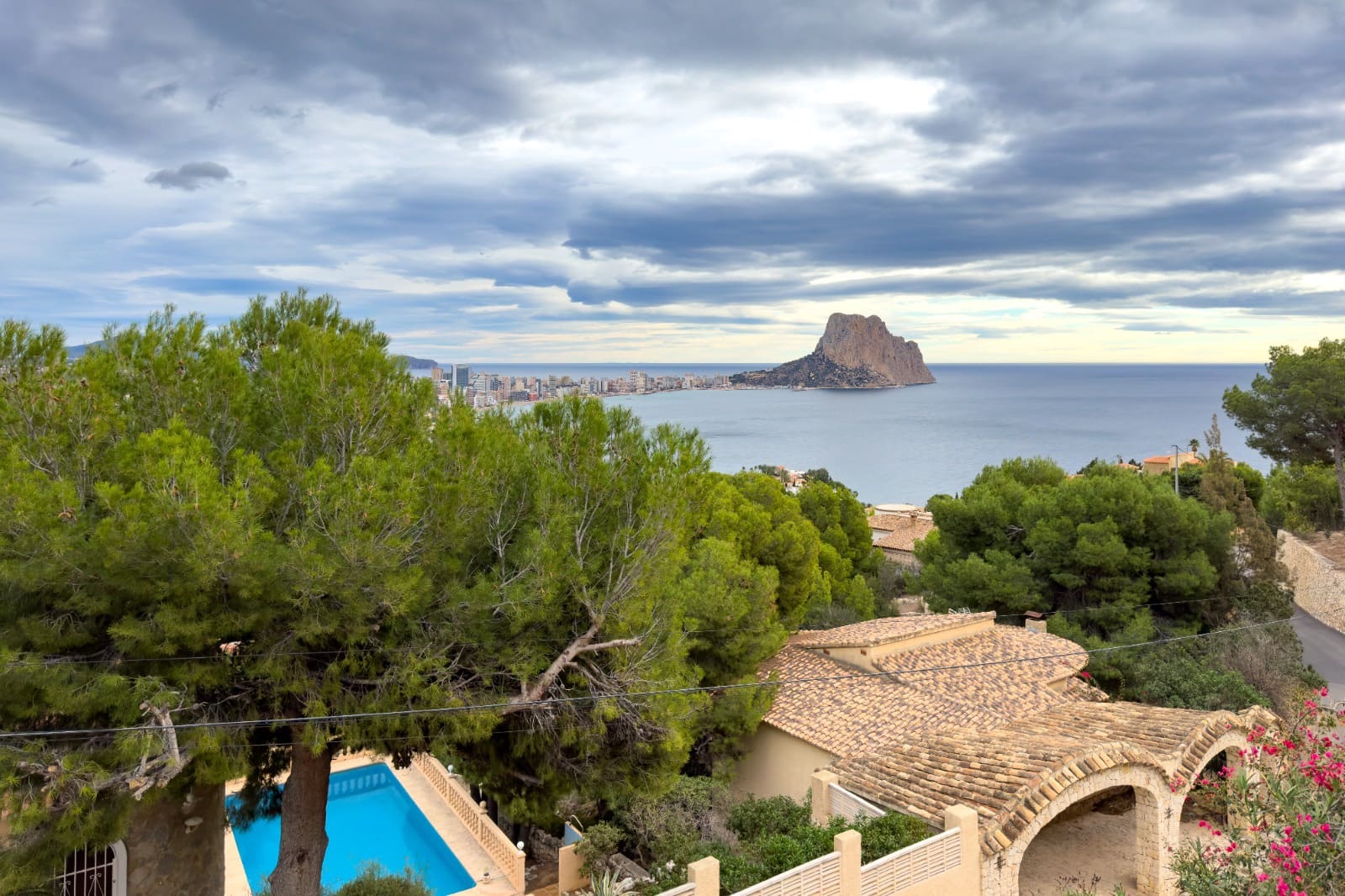 5 bedroom Villa for sale in Calpe / Calp with pool garage - € 680,000 (Ref: 9459578)