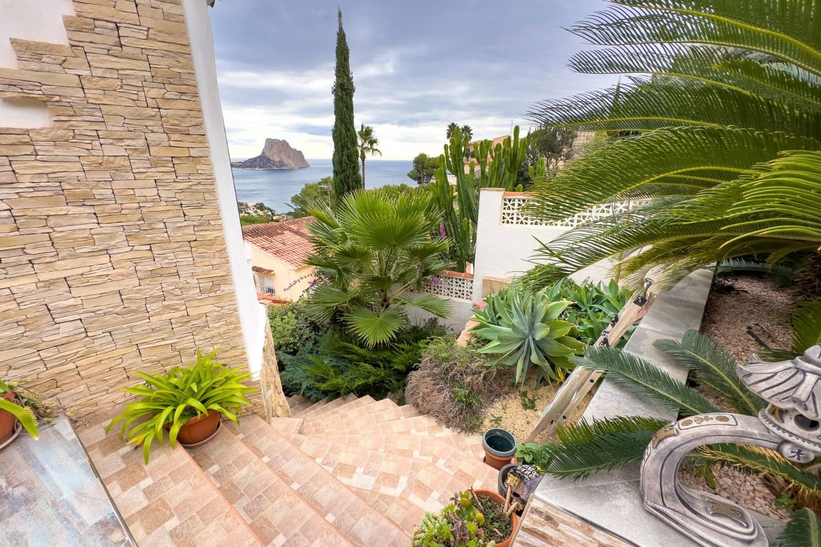 5 bedroom Villa for sale in Calpe / Calp with pool garage - € 680,000 (Ref: 9459578)