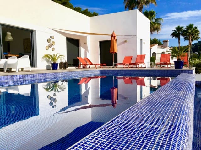 3 soverom Villa til salgs i Benissa med svømmebasseng garasje - € 895 000 (Ref: 9459581)