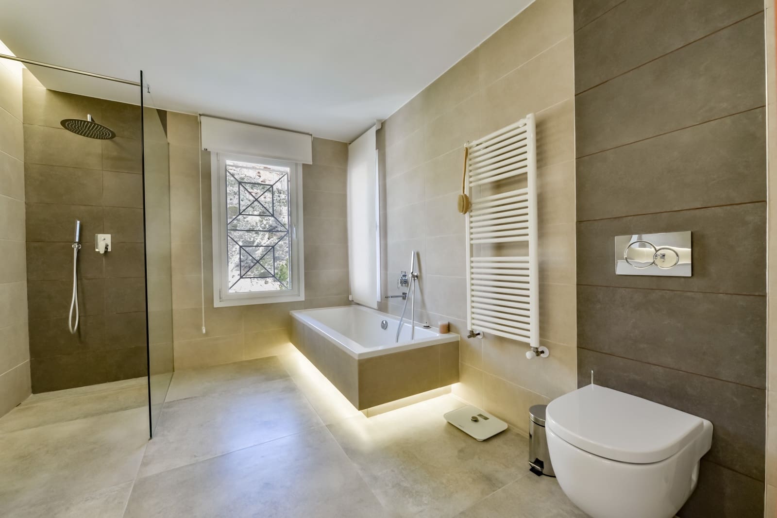 8 bedroom Villa for sale in Altea with pool garage - € 2,650,000 (Ref: 9459586)