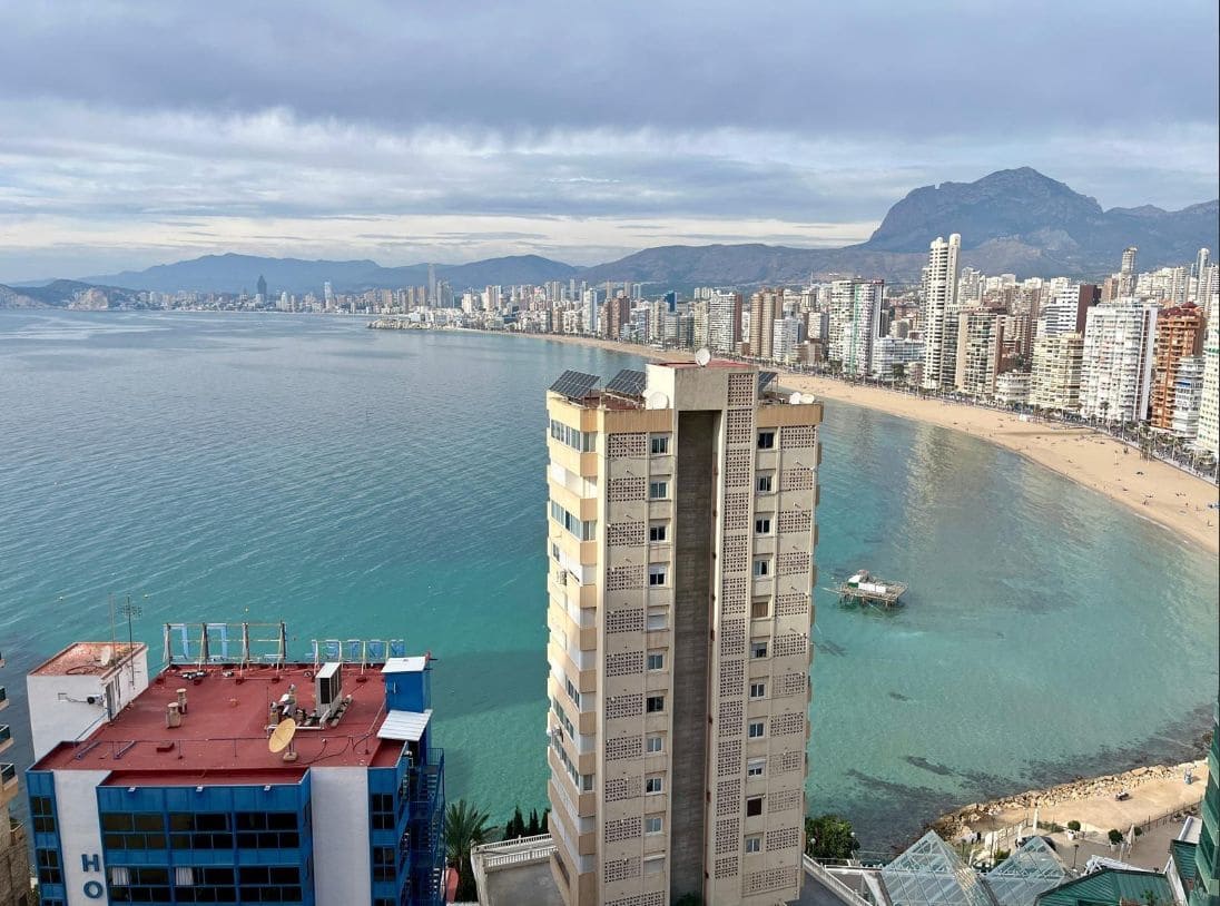 3 bedroom Apartment for sale in Benidorm with pool garage - € 472,500 (Ref: 9459591)
