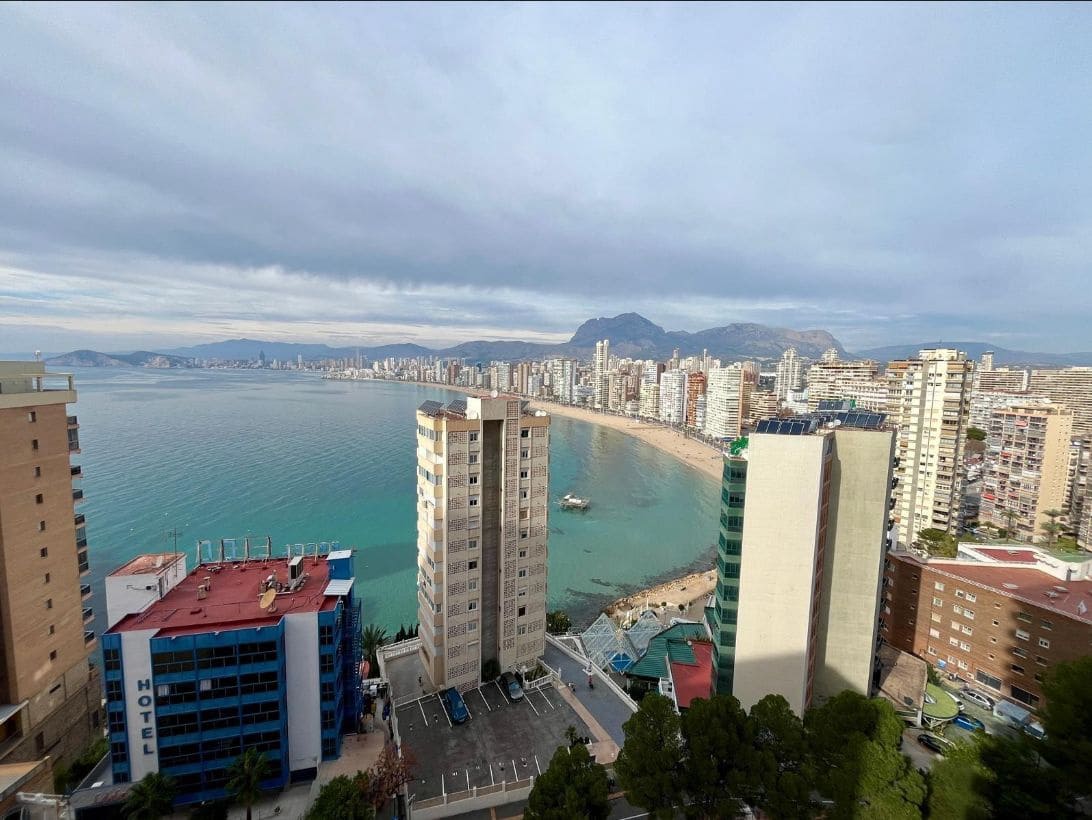3 bedroom Apartment for sale in Benidorm with pool garage - € 472,500 (Ref: 9459591)