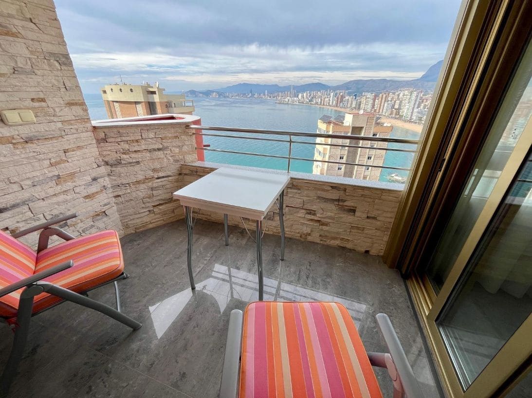 3 bedroom Apartment for sale in Benidorm with pool garage - € 472,500 (Ref: 9459591)