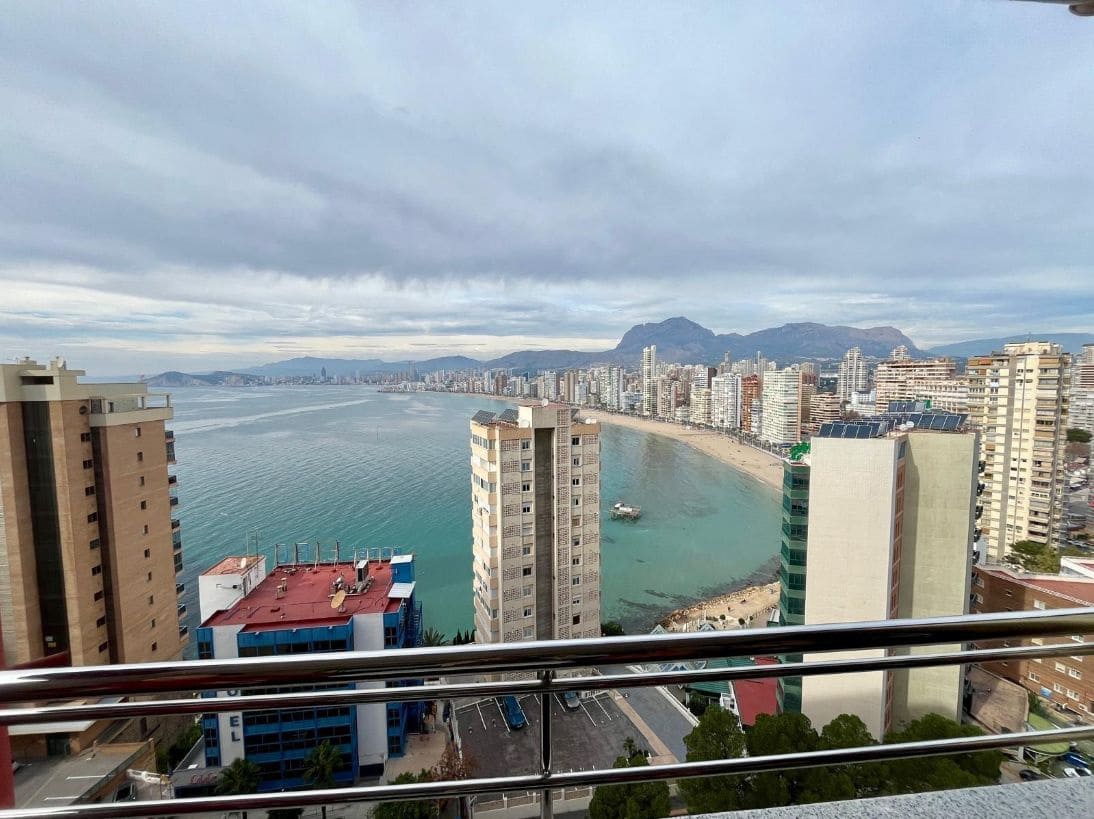3 bedroom Apartment for sale in Benidorm with pool garage - € 472,500 (Ref: 9459591)