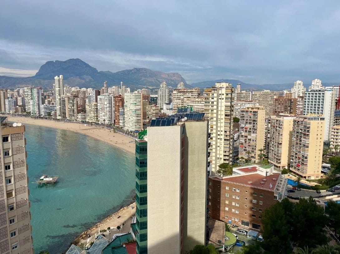 3 bedroom Apartment for sale in Benidorm with pool garage - € 472,500 (Ref: 9459591)