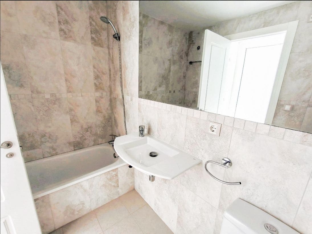 2 bedroom Apartment for sale in Benidorm with pool - € 315,000 (Ref: 9459601)