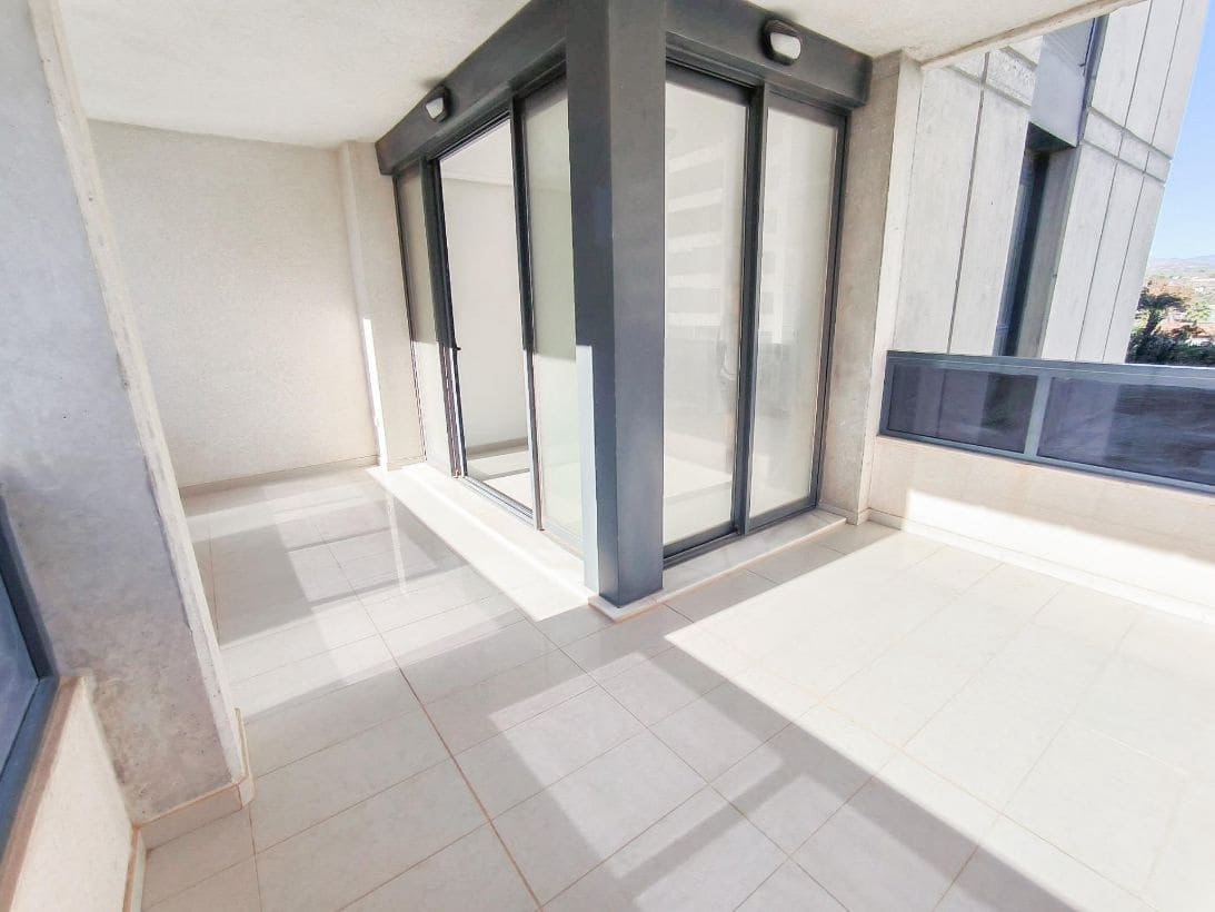 2 bedroom Apartment for sale in Benidorm with pool - € 315,000 (Ref: 9459601)