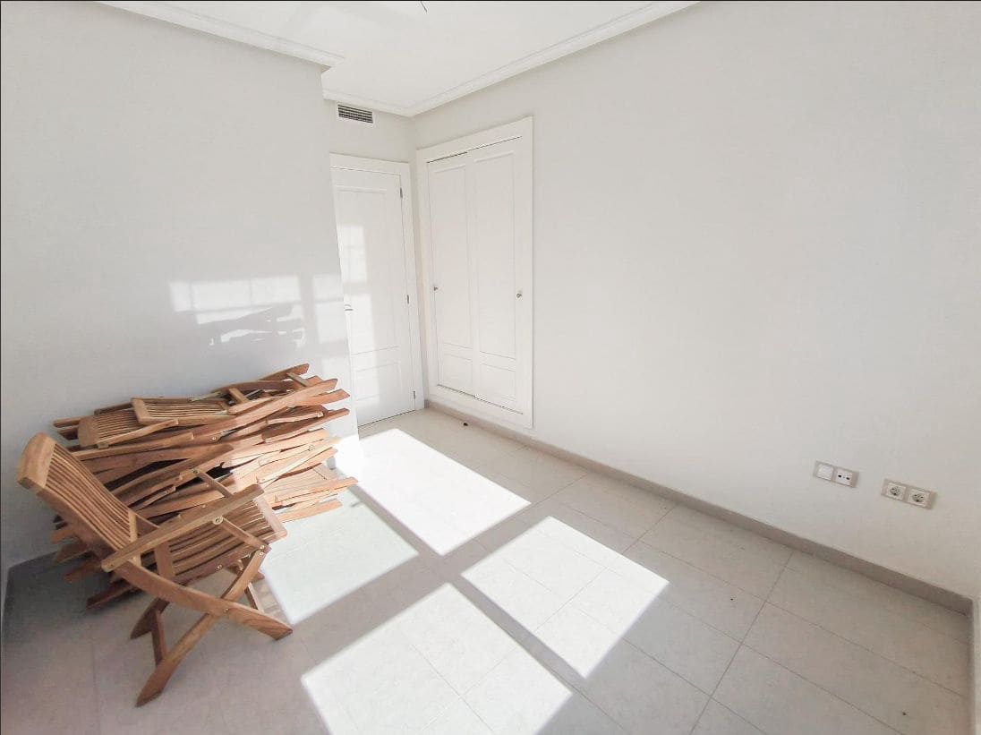 2 bedroom Apartment for sale in Benidorm with pool - € 315,000 (Ref: 9459601)