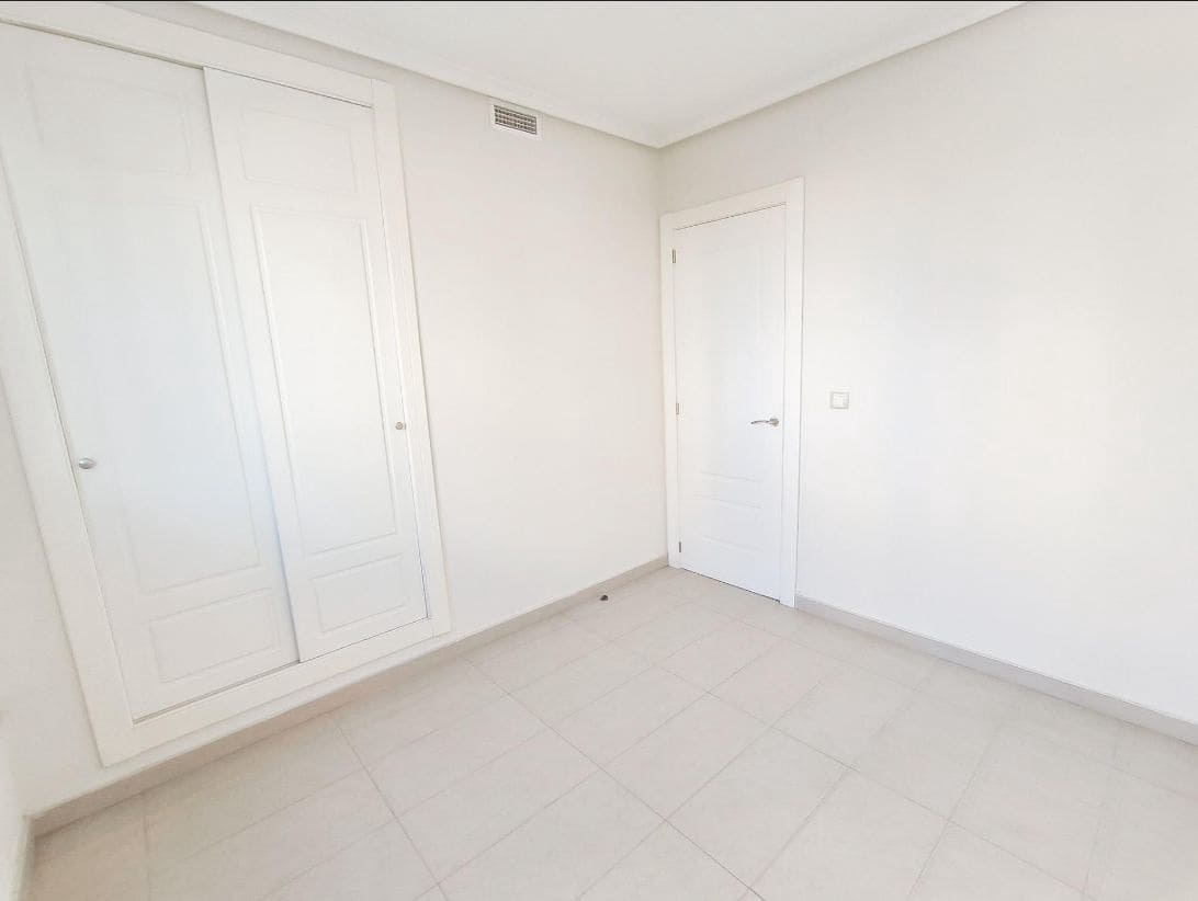 2 bedroom Apartment for sale in Benidorm with pool - € 315,000 (Ref: 9459601)