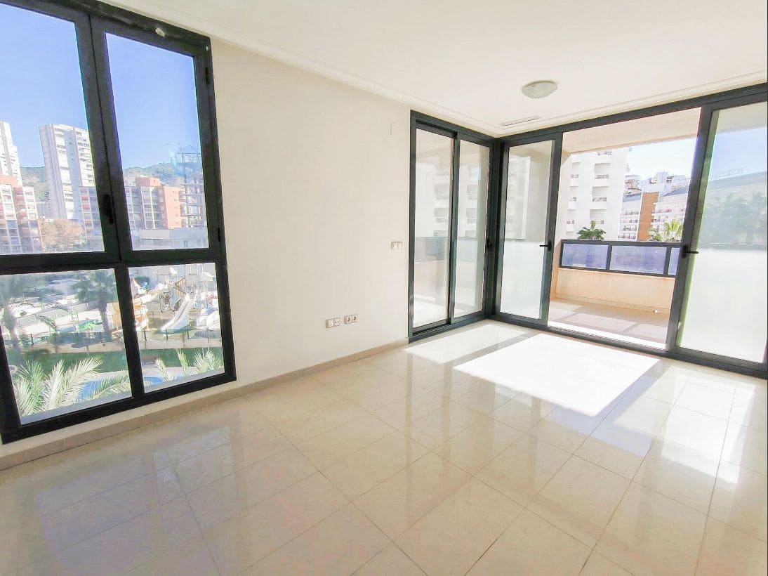 2 bedroom Apartment for sale in Benidorm with pool - € 315,000 (Ref: 9459601)