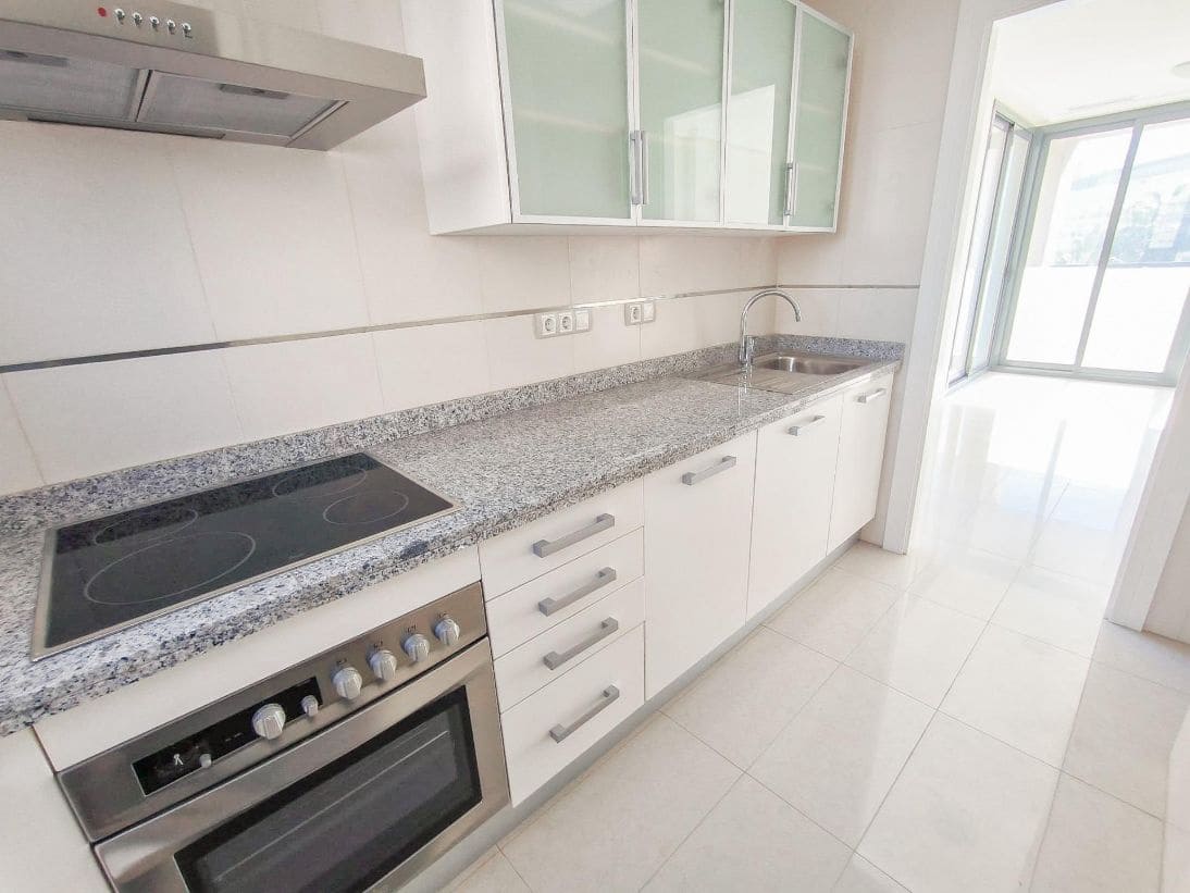 2 bedroom Apartment for sale in Benidorm with pool - € 315,000 (Ref: 9459601)