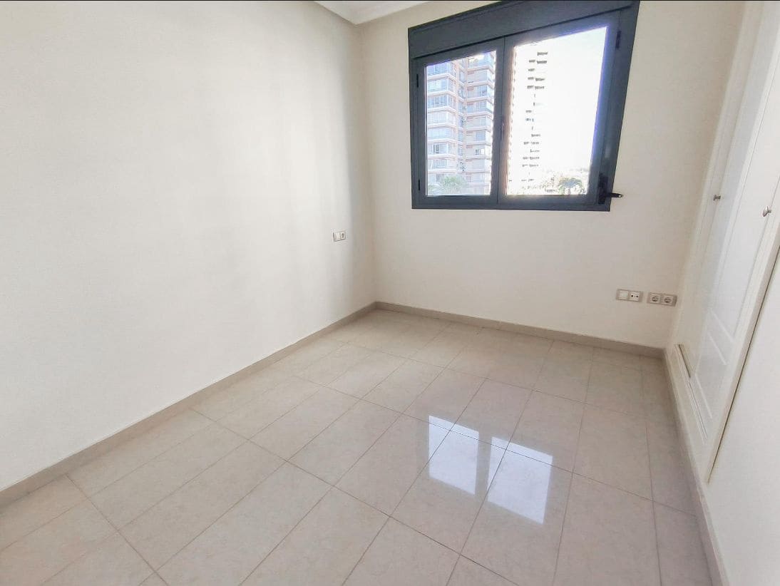 2 bedroom Apartment for sale in Benidorm with pool - € 315,000 (Ref: 9459601)