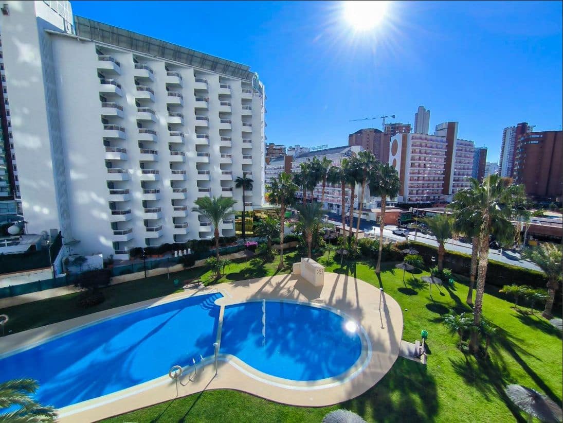 2 bedroom Apartment for sale in Benidorm with pool - € 315,000 (Ref: 9459601)