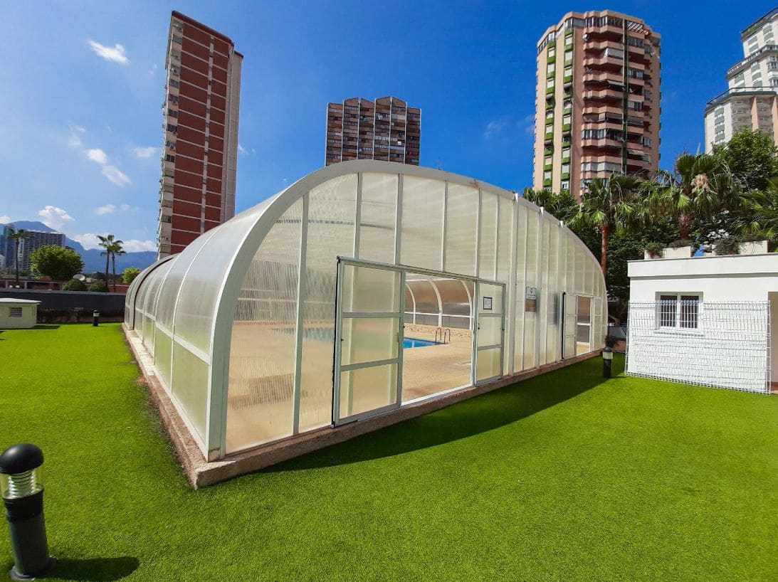 2 bedroom Apartment for sale in Benidorm with pool - € 315,000 (Ref: 9459601)