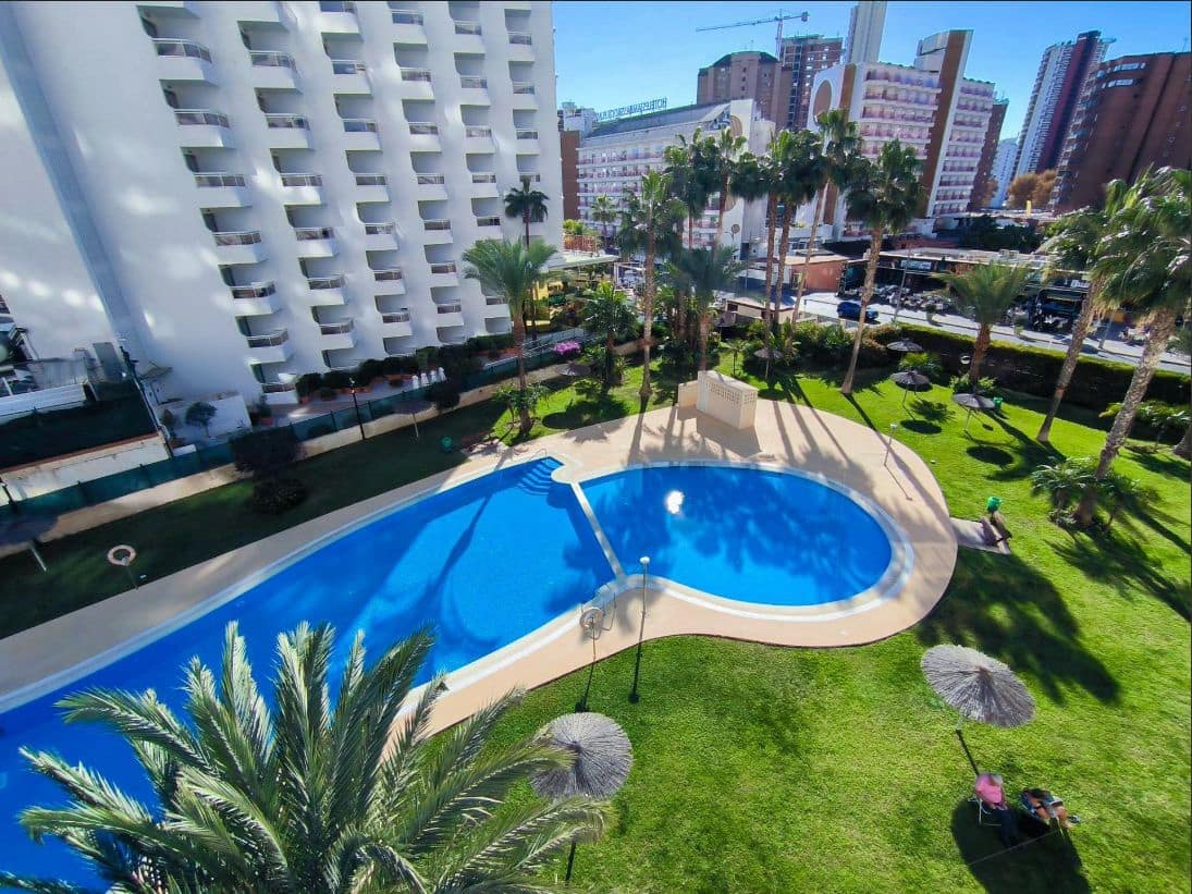 2 bedroom Apartment for sale in Benidorm with pool - € 315,000 (Ref: 9459601)